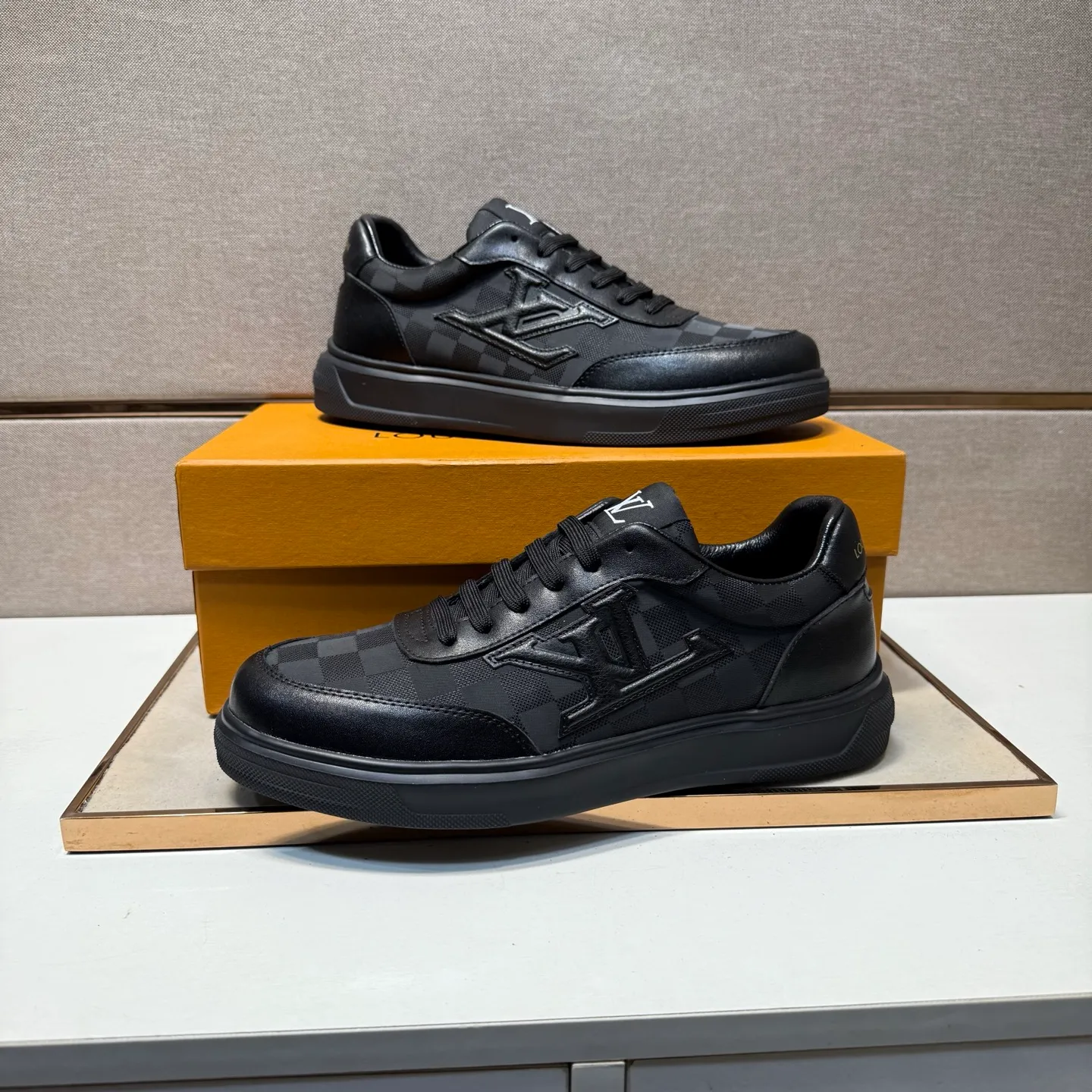 ⬛️Ex-factory price p400 [LV~] Men's casual shoes, 2025z cabinet sales simultaneously 🔶Code number: 38-44#️⃣ 🔷3 colors🔜The upper is made of multi-material splicing ➕Genuine leather lining, comfortable and breathable, sole: original comfortable and wear-resistant outsole, ⚠️real thing📱photographed🎬real thing is better📢📢📢